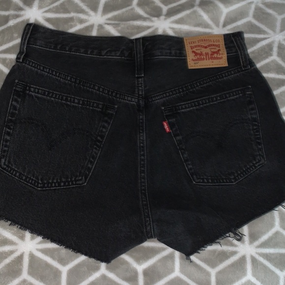 Levi’s 501 denim shorts - Picture 5 of 6